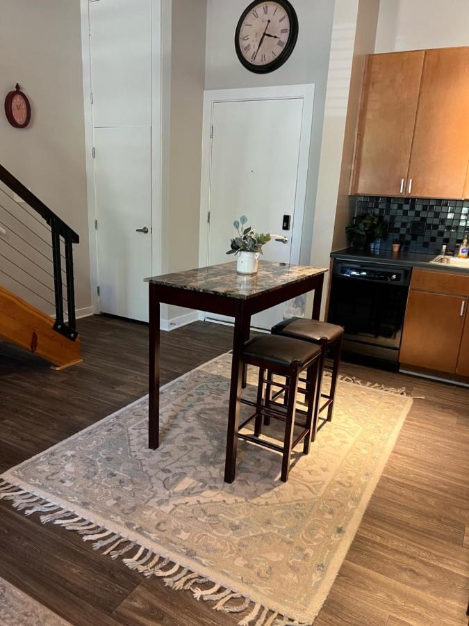 Appartamento Uptown Gem Spacious With Parking-wifi-10 Min Walk To Spectrum Center *